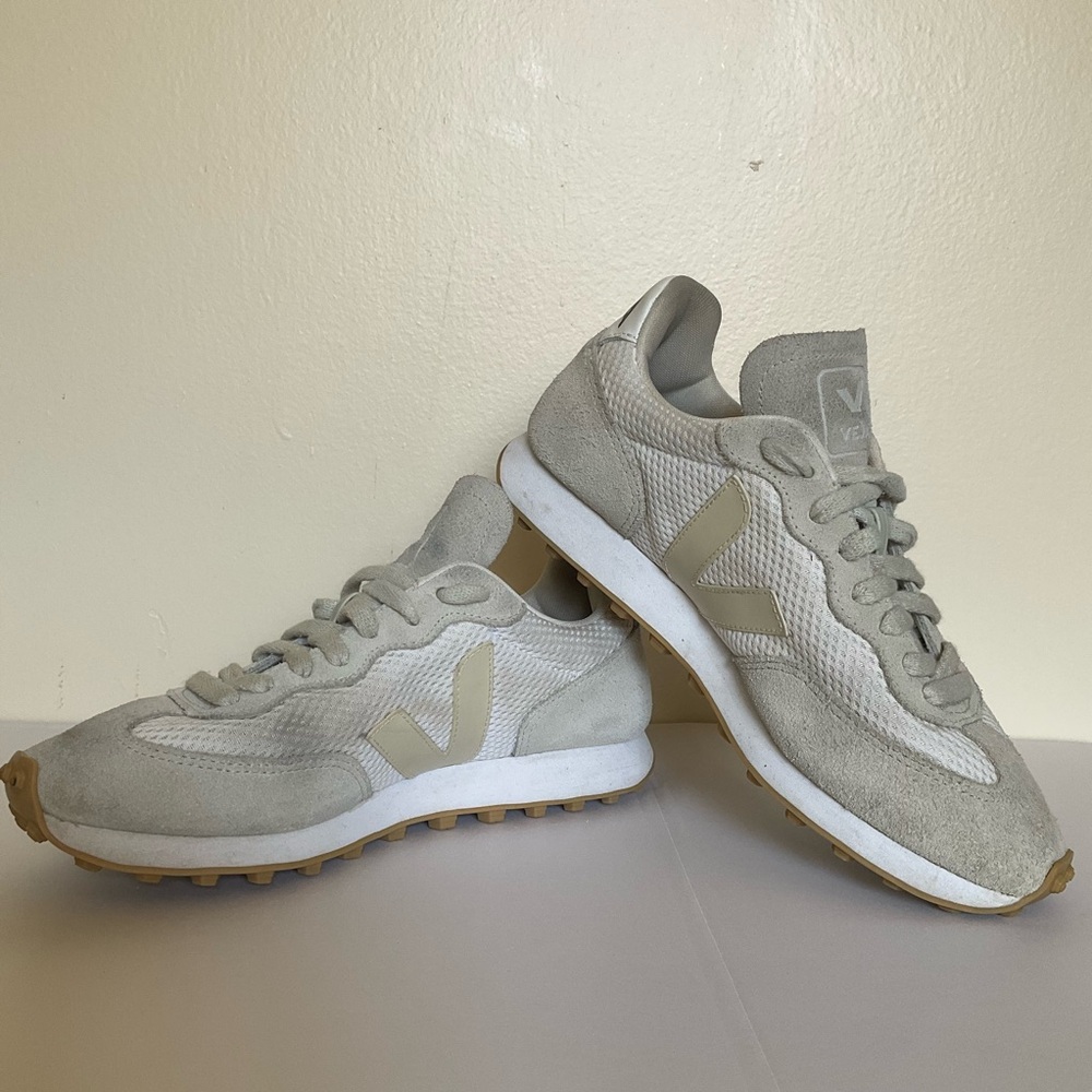 Veja RIO BRANCO ALVEOMESH WHITE PIERRE NATURAL Womens size 6 Tan